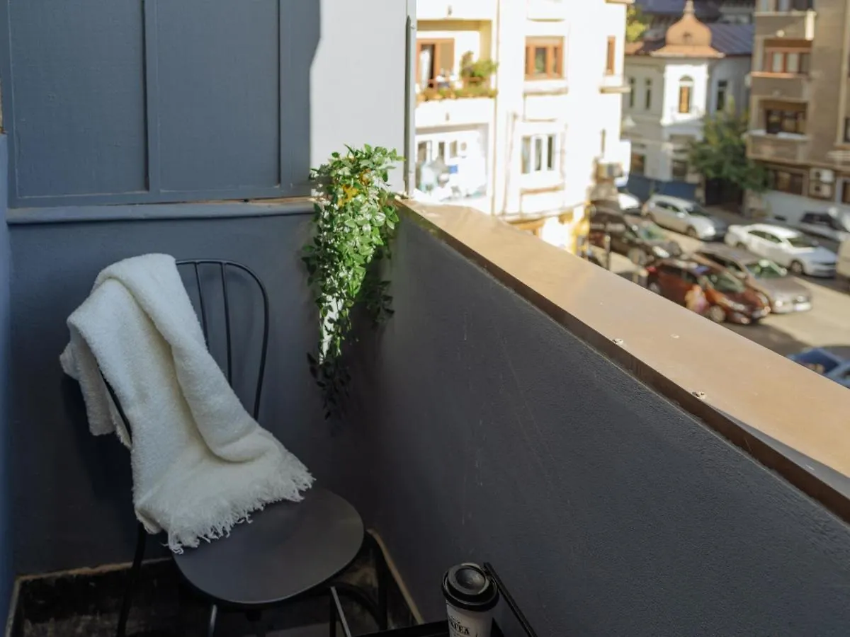 Nomad Studio In The City Center Bükreş 0*,